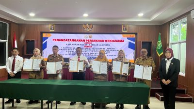 *Kajari Bandar Lampung Tandatangani PKS Dengan 5 OPD Terkait Penanganan Masalah Hukum Bidang Datun*