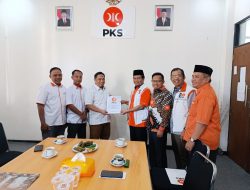 *PKS Lampung Utara Serahkan SK Rekomendasi Ke Ardian Saputra*