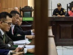 9 Amar putusan Hakim jadikan pegi bebas