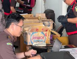 Penyidik Kajati Lampung geledah kantor PDAM Way rilau bandar Lampung