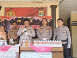 Polsek Tanjung karang Barat Polresta bandar Lampung berhasil mengungkap kasus peredaran minuman alkohol yang tak berizin