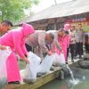 Polresta Bandar Lampung Tebar Ribuan Benih Ikan,Dukung ketahanan pangan nasional 