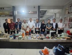 Ka Anwil Dirjenpas Lampung Bersama Tim SatopsPatnal Lakukan Razia Blok Hunian Di Lapas Kelas 1 Bandar Lampung Cegah Peredaran Barang terlarang.
