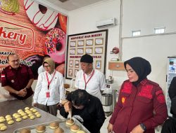 Kalapas Kelas I Bandar Lampung Kenalkan Karya Warga Binaan ke Polda Lampung