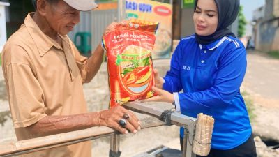 Jumat Berkah, Kalapas Kelas I Bandar Lampung Salurkan Beras untuk Warga Sekitar