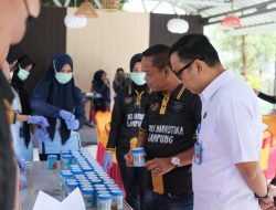 Disaksikan Kepala BNNK Lamsel, Lapas Narkotika Lampung Tes Urine Seluruh Pegawai