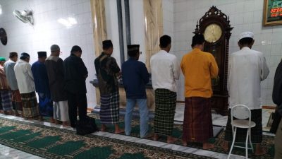 Pererat Silaturahmi, Personel KSKP Merak Gelar Subuh Keliling di Masjid