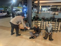 Hangatnya Kebersamaan: KSKP Bakauheni Sambangi Penumpang dan Bagikan Makan Sahur di Dermaga