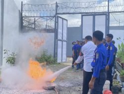 Mitigasi Risiko di Area Dapur, Petugas dan Warga Binaan Lapas Way Kanan Dibekali Keterampilan Antiseptik Kebakaran