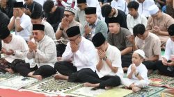 Gelar Shalat Id di Islamic Center, Ketua DPRD Pesawaran dan Forkopimda Perkuat Tali Silaturahmi