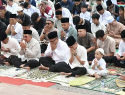 Gelar Shalat Id di Islamic Center, Ketua DPRD Pesawaran dan Forkopimda Perkuat Tali Silaturahmi