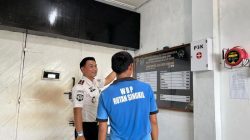 Karutan Singkil Lakukan Pengawasan Langsung Pengecatan Area Kantor Rutan Singkil