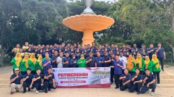 Kobarkan Semangat Nasionalisme HUT RI ke-81, Kanwil Ditjenpas Aceh Bersihkan Taman Makam Pahlawan 