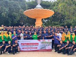 Kobarkan Semangat Nasionalisme HUT RI ke-81, Kanwil Ditjenpas Aceh Bersihkan Taman Makam Pahlawan 