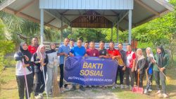 Pegawai Rutan Banda Aceh Gelar Gotong Royong Bersihkan Area Balai Pengajian Komplek Desa Kaju