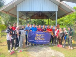 Pegawai Rutan Banda Aceh Gelar Gotong Royong Bersihkan Area Balai Pengajian Komplek Desa Kaju