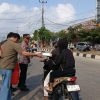 Perkuat Kedekatan dengan Warga, Polsek Sukarame Bagikan 50 Nasi Kotak Lewat Program Jumat Berbagi