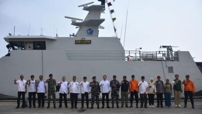 Pantau Aktivitas Gunung Anak Krakatau, Lanal Lampung dan Forkopimda Gelar Patroli Perairan Pakai KRI Lepu-861
