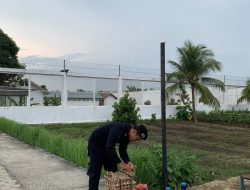 Cegah Barang Terlarang! Petugas Periksa Barang Kantin Masuk