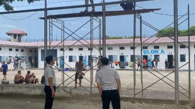Perkuat Keamanan, Rutan Banda Aceh Awasi Pemasangan Kawat Duri di Area Blok A