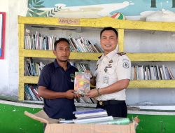 Tak Pakai Lama! Karutan dan Jajaran Serahkan Buku Hibah kepada Warga Binaan  