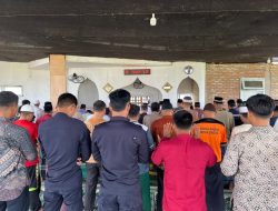 Jaga Keamanan dan Pembinaan Rohani, Rutan Singkil Laksanakan Salat Jumat dengan Pengawasan Petugas