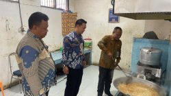 Pastikan Kualitas Layanan Makanan, Karutan dan Pejabat Struktural Cek Masakan Dapur Rutan